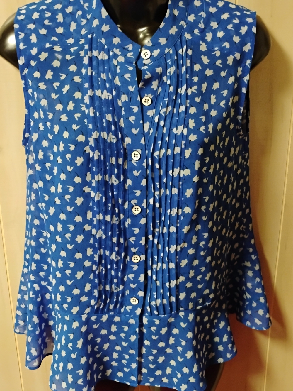 Sleeveless Blue Printed Pleated Button-Front Top